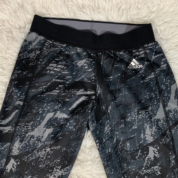 Adidas Techfit Black & Grey Medium Compression Cropped Leggings - Picture 2 of 6